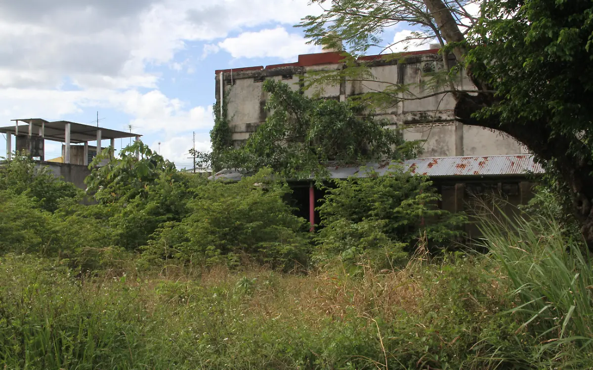 JE021220228619Centro de Salud-Abandonado